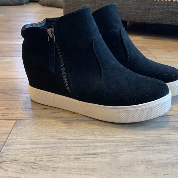 Universal Thread Shoes - Women’s sneakers